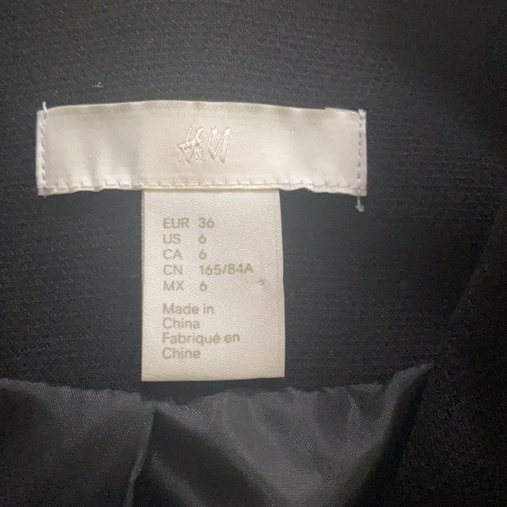 Black H&M blazer - Picture 2 of 4